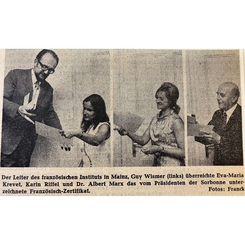 Karin Riffel erhält das Diplome d'etudes francaises © Stadtarchiv