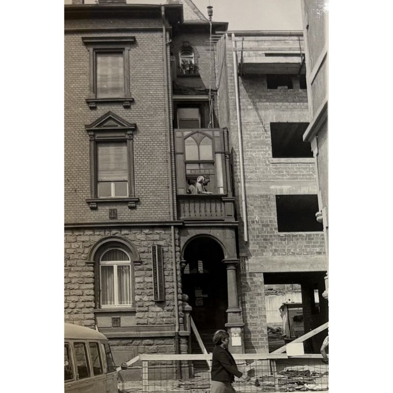 Sanierungsarbeiten am Gebäude Fröbelstraße 26 © Stadtarchiv Neustadt
